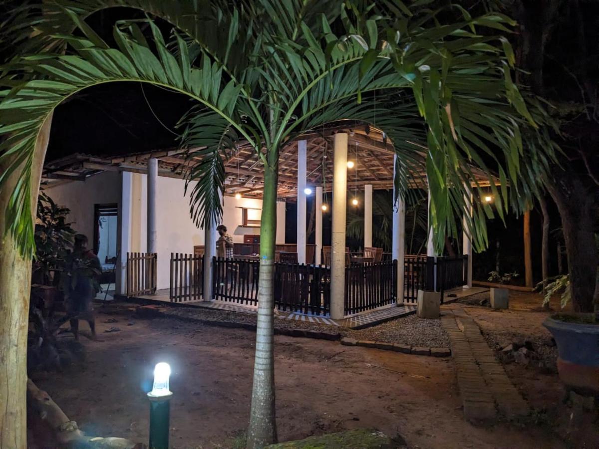 Silent Cabana And Restaurant Marakolliya, Tangalle Εξωτερικό φωτογραφία