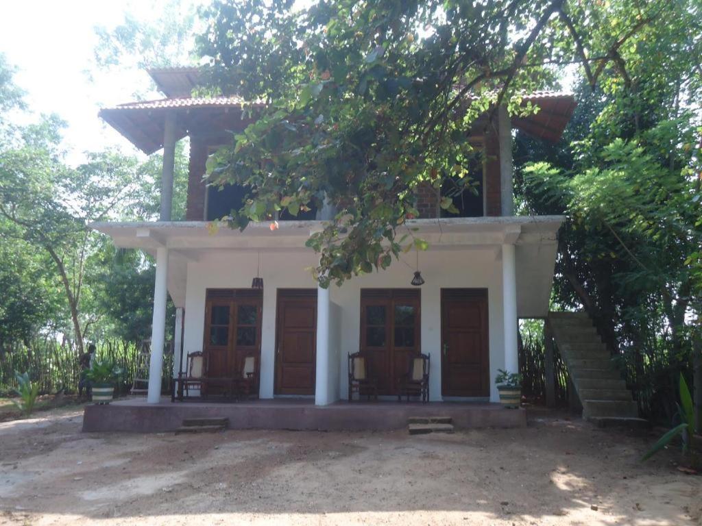 Silent Cabana And Restaurant Marakolliya, Tangalle Εξωτερικό φωτογραφία